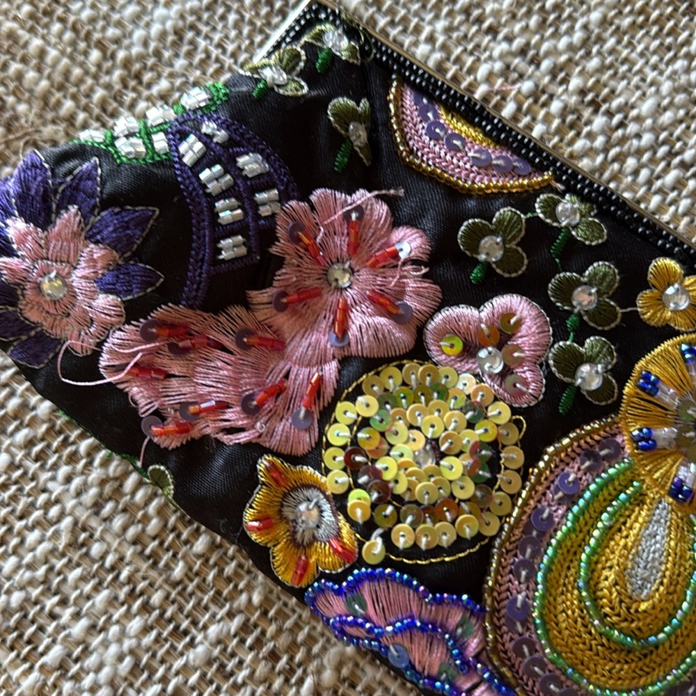 Embroidered Clutch - Picture 4 of 10